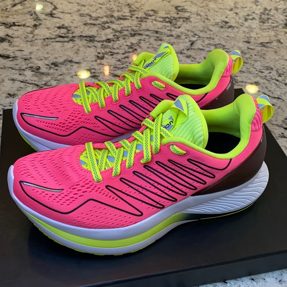 Saucony Endorphin Shift Size 7